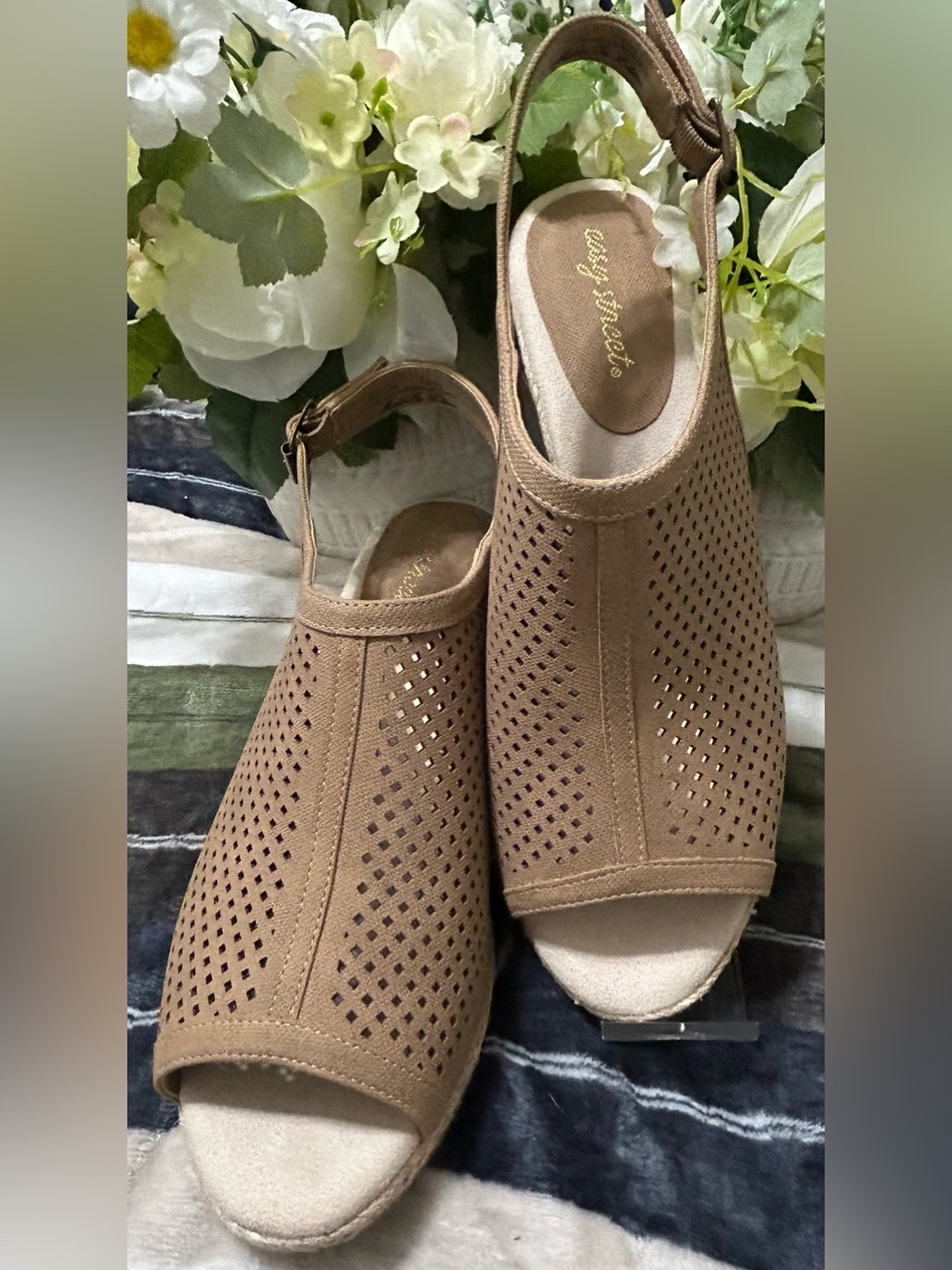 NWOT Easy Street Tan Perforated Peep-Toe Espadrille Slingback Wedges. Size 10W